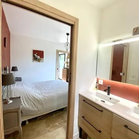 Spacieuse Villa, Environs 10 Min A Pied Des Plages * 라 가르드