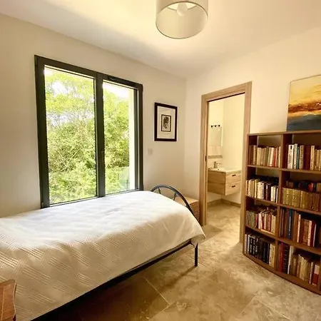 Spacieuse Villa, Environs 10 Min A Pied Des Plages 라 가르드